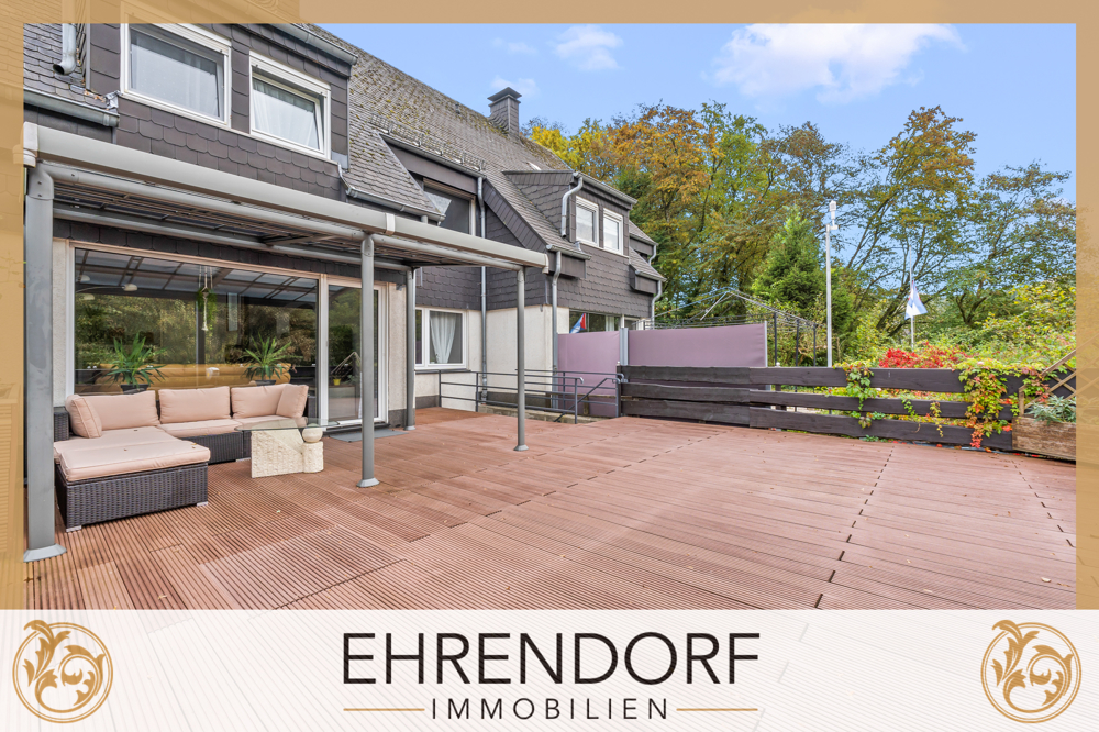 Attraktive DHH mit großer Terrasse und Garten